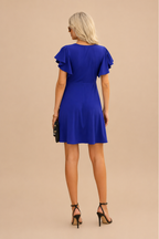 Vestido Corto Femenino con Manga Suelta y Silueta Estilizada