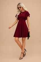 Vestido Corto Femenino con Manga Suelta y Silueta Estilizada