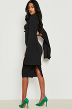 Vestido Midi Elegante de mangas tipo Capa y Corte Ajustado