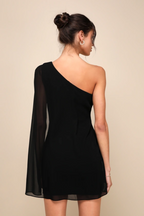 Vestido Asimétrico Con Capa Elegante