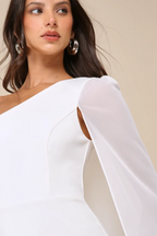Vestido Asimétrico Con Capa Elegante