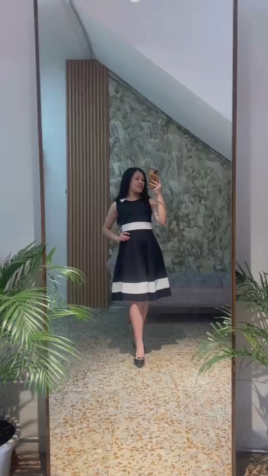 Vestido Midi Elegante Línea A Bicolor con Cintura Definida