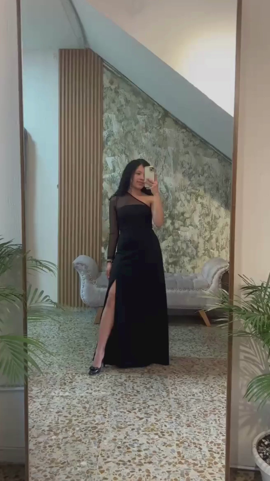 Vestido Largo Elegante Asimétrico con Manga en Malla y Abertura Lateral