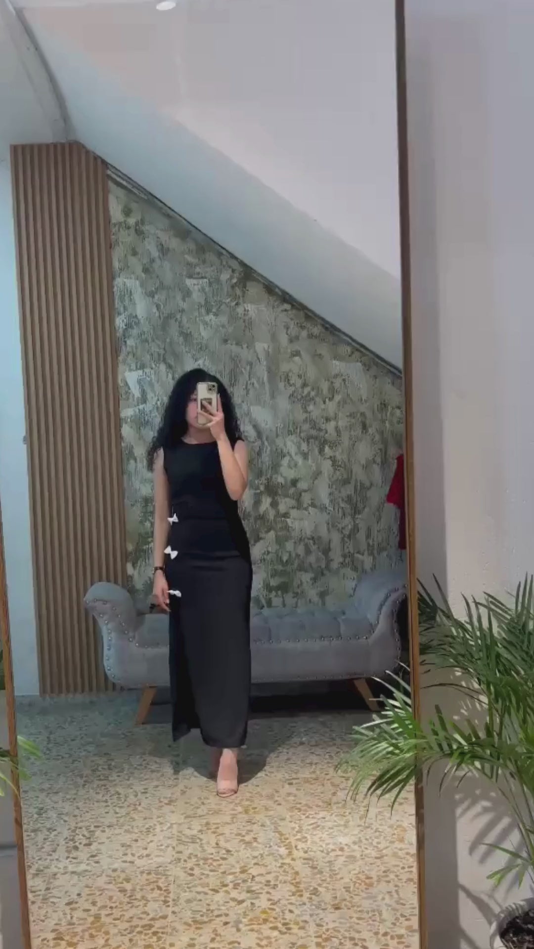 Vestido Midi-Largo Ajustado con Abertura Lateral y Detalles de Moños