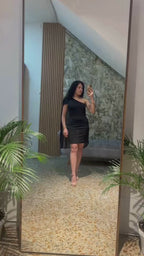 Vestido Asimétrico Con Capa Elegante